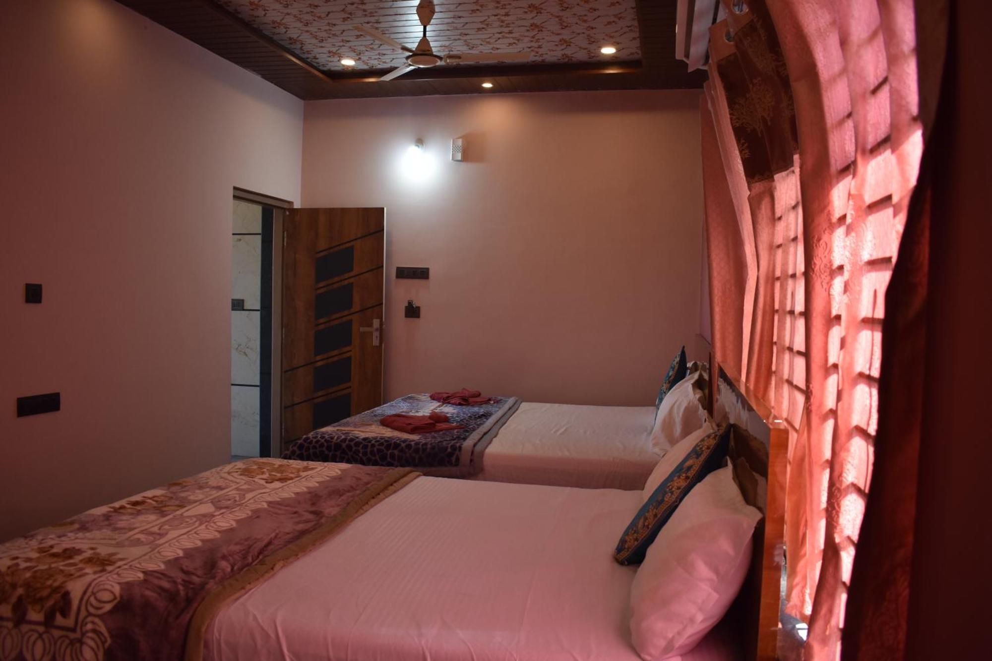 Manoj Homestay ハンピ エクステリア 写真